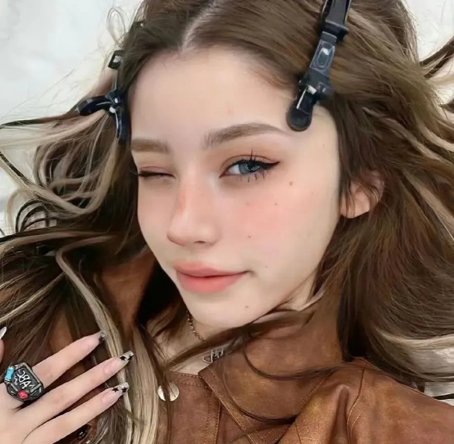 在他的阴影下